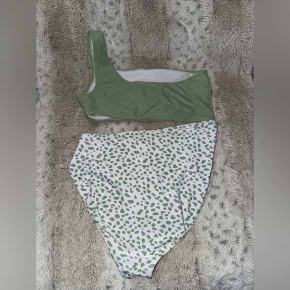 Women’s Green & White One-Shoulder One Piece baithing suit - Picture 2 of 2